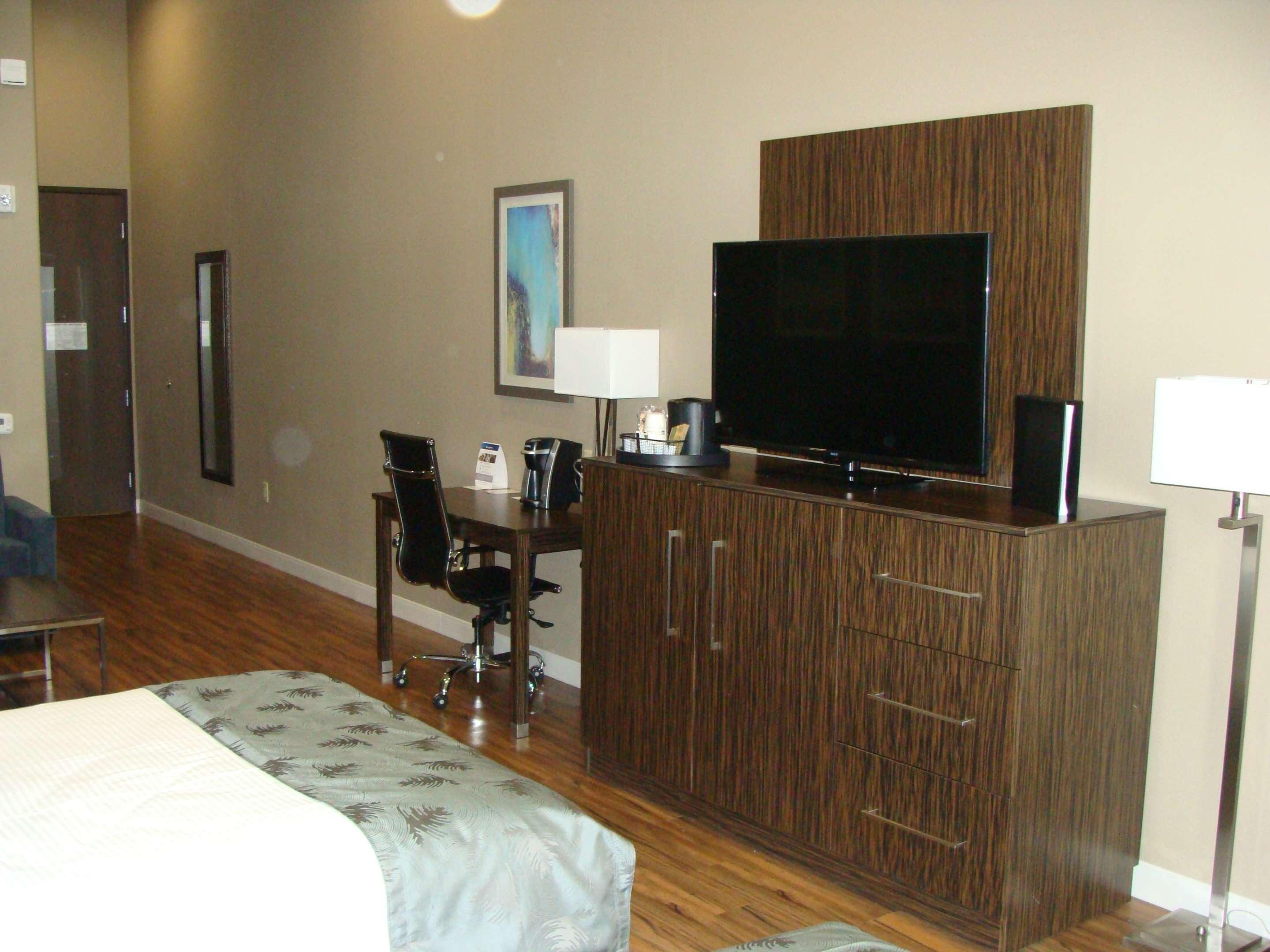 Best Western Plus Pflugerville Inn & Suites Exterior photo