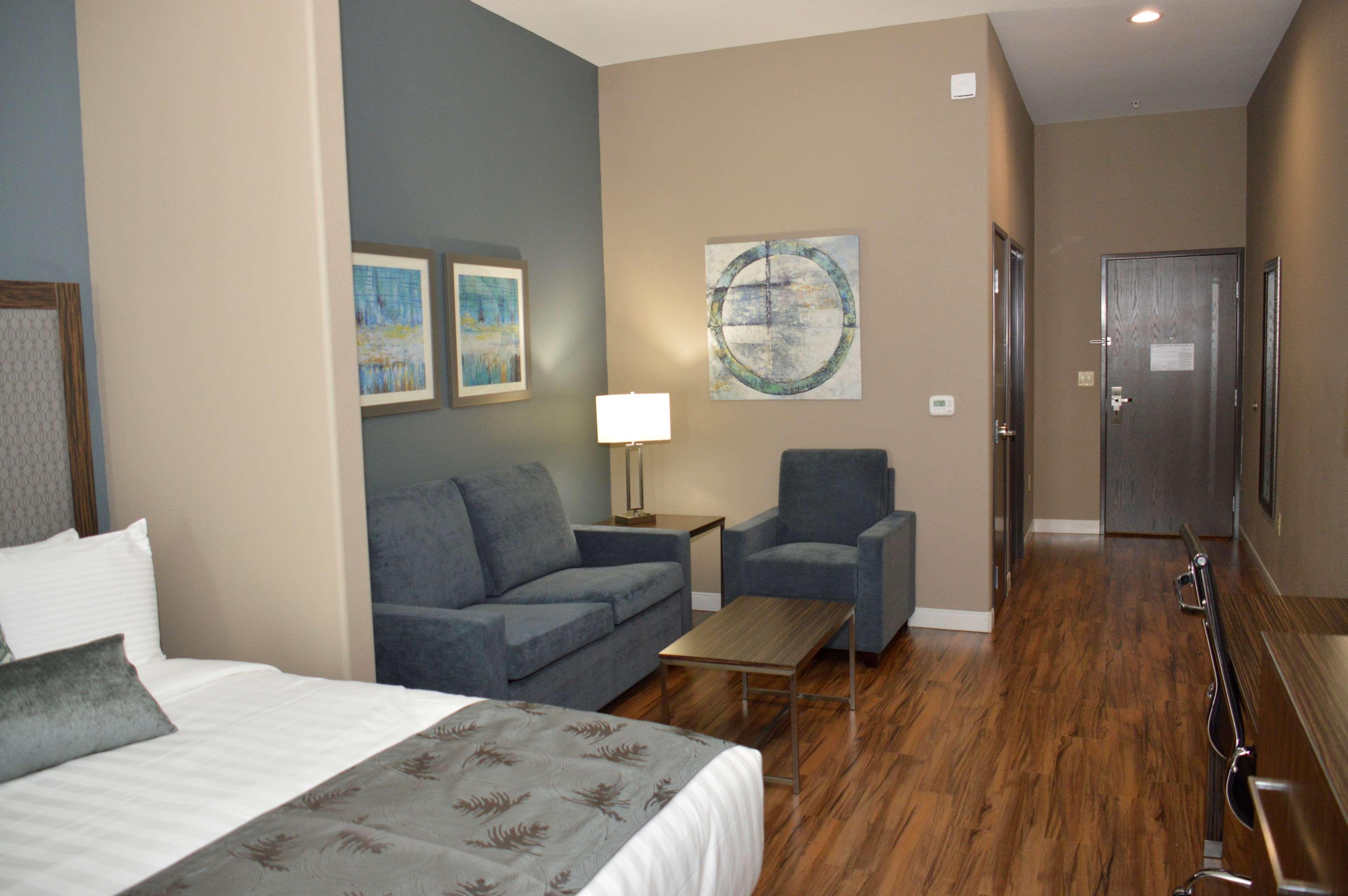 Best Western Plus Pflugerville Inn & Suites Exterior photo