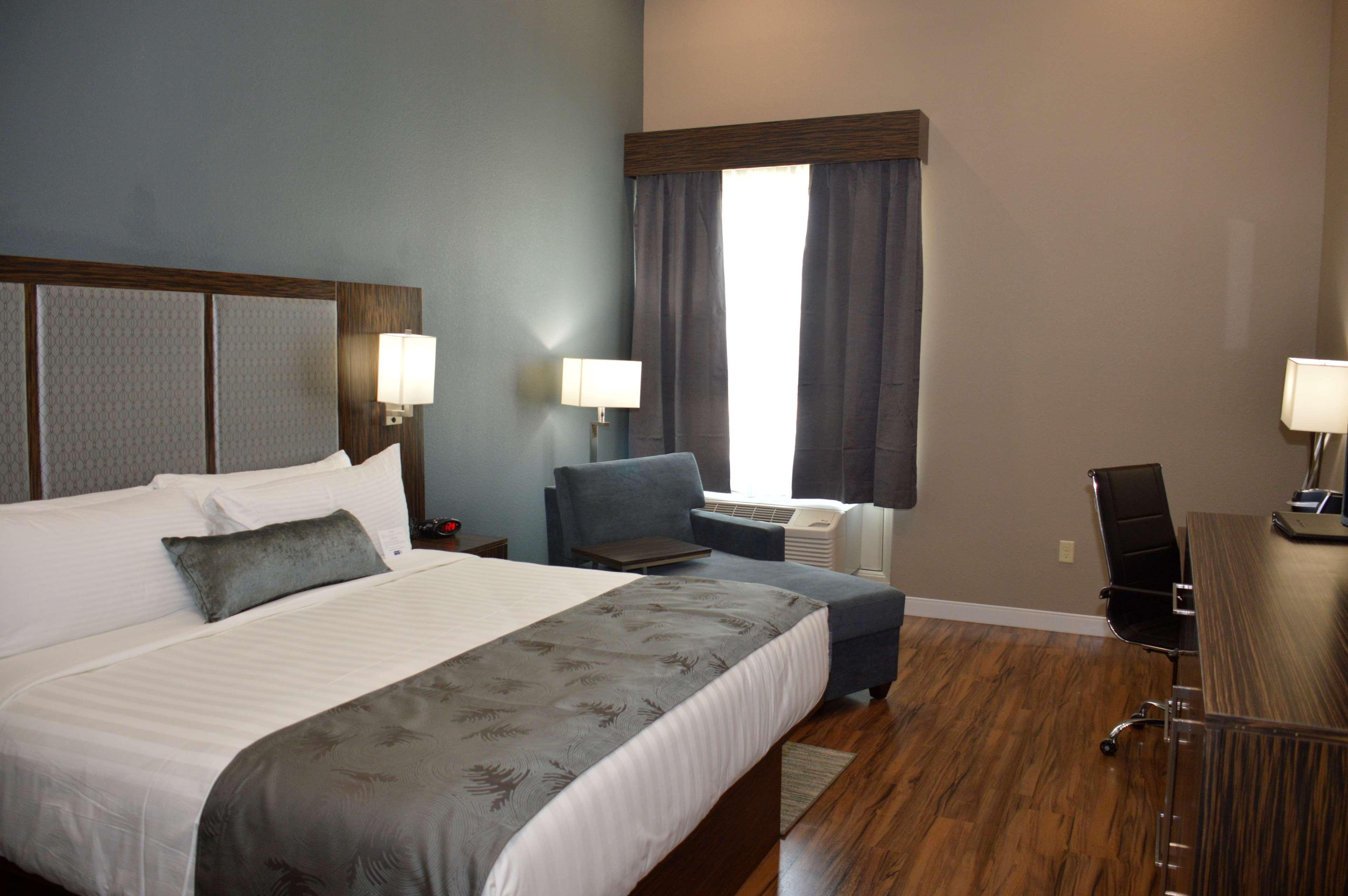 Best Western Plus Pflugerville Inn & Suites Exterior photo