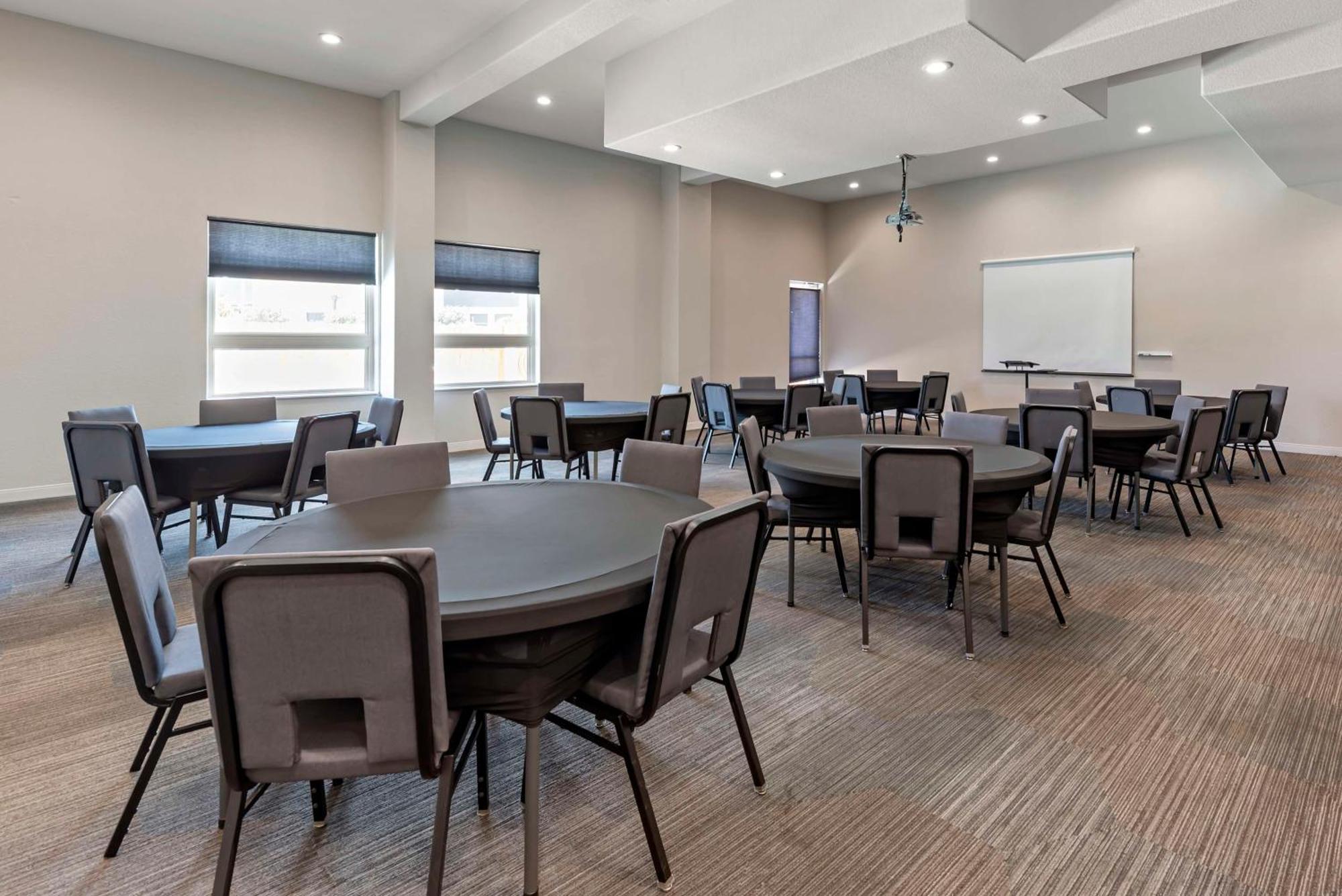 Best Western Plus Pflugerville Inn & Suites Exterior photo