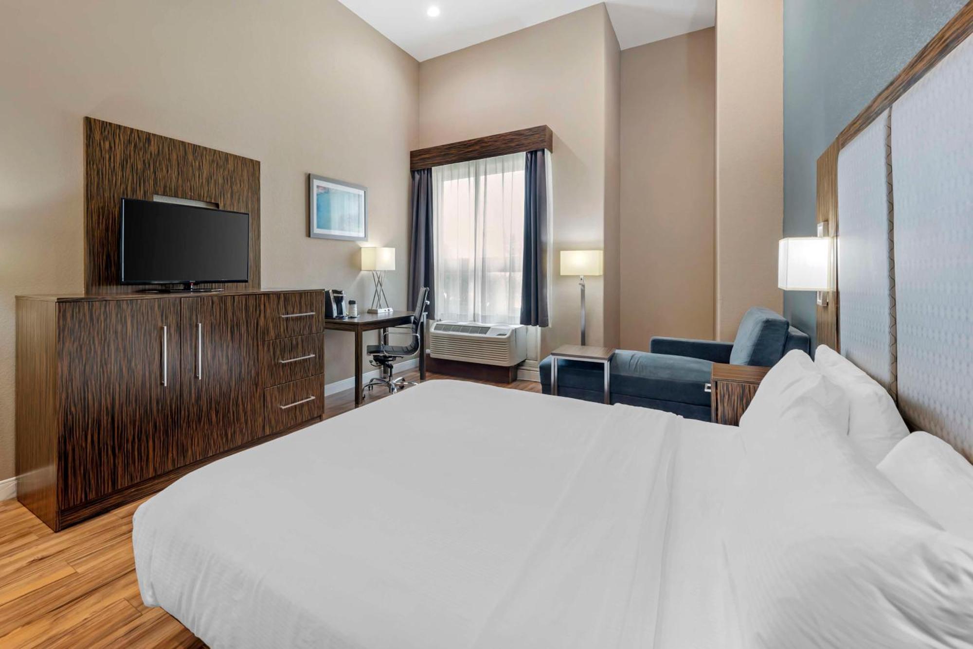 Best Western Plus Pflugerville Inn & Suites Exterior photo