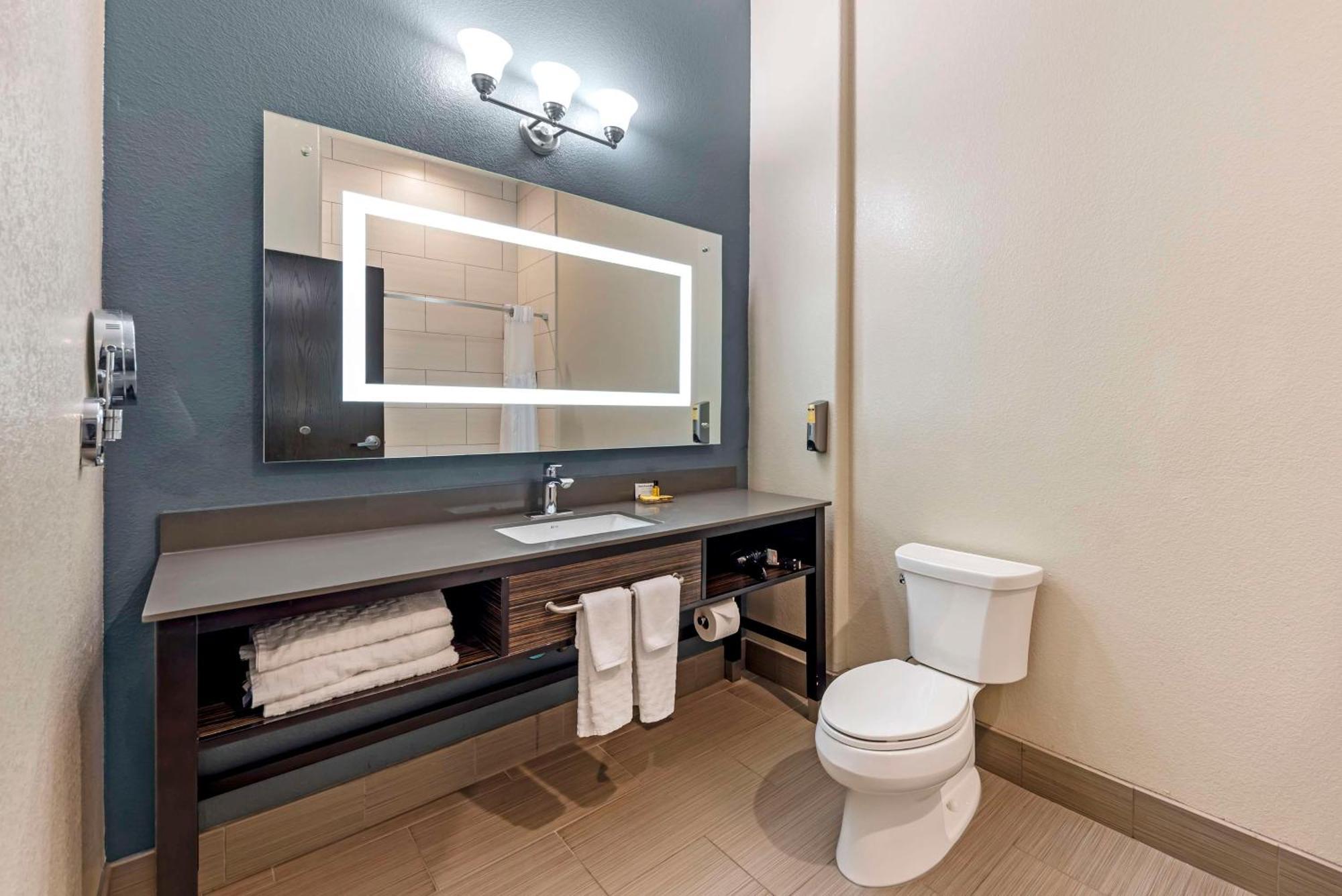 Best Western Plus Pflugerville Inn & Suites Exterior photo