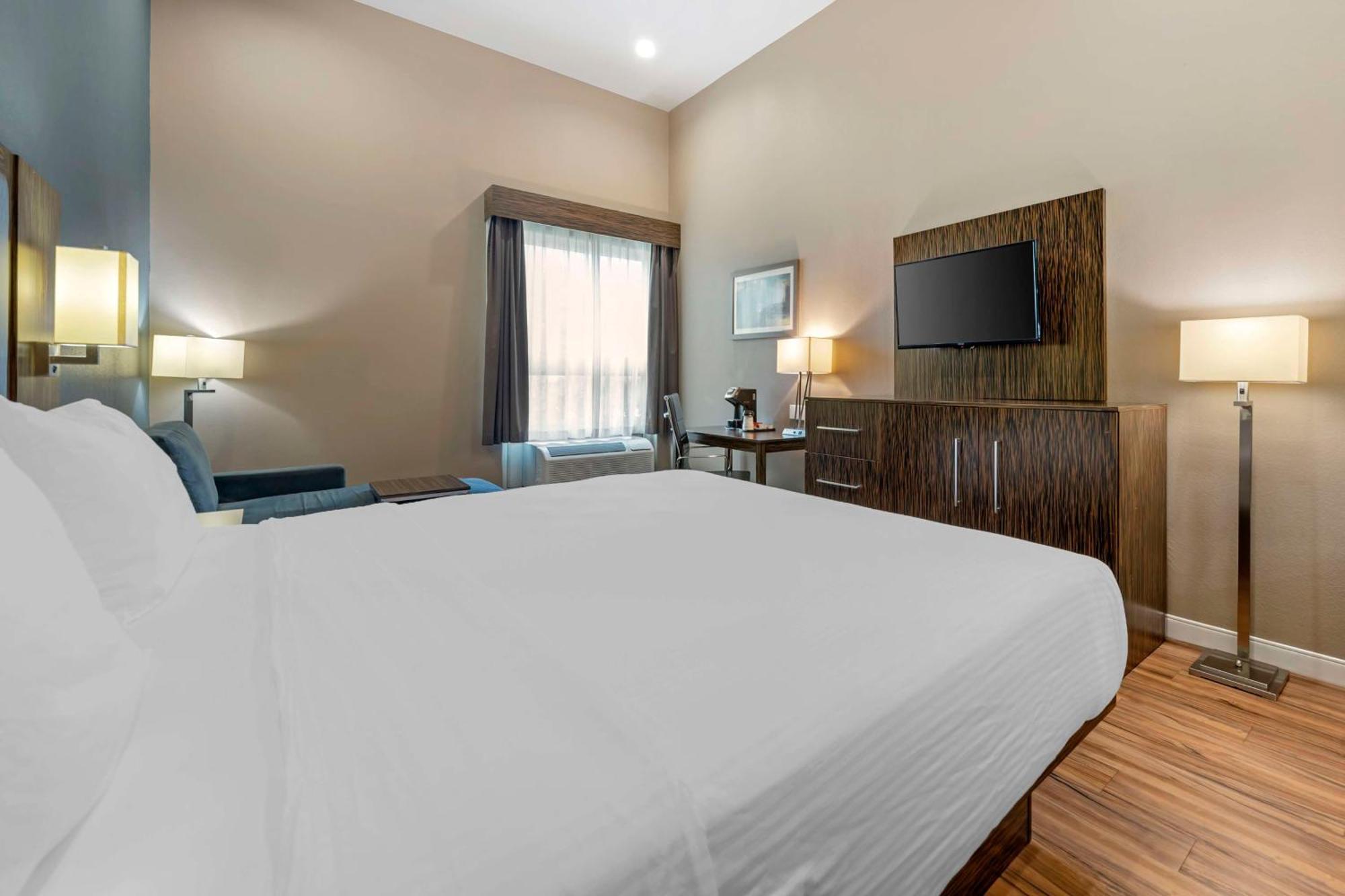 Best Western Plus Pflugerville Inn & Suites Exterior photo