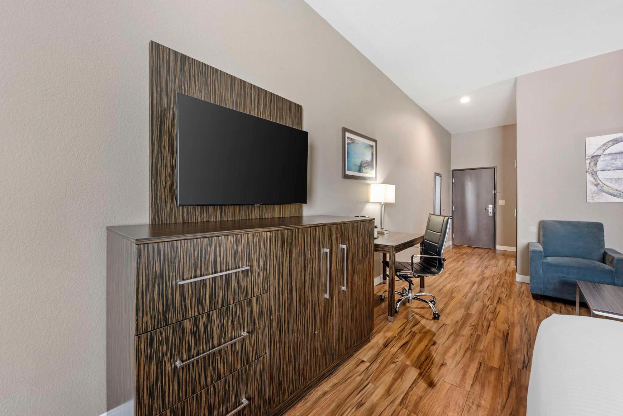 Best Western Plus Pflugerville Inn & Suites Exterior photo