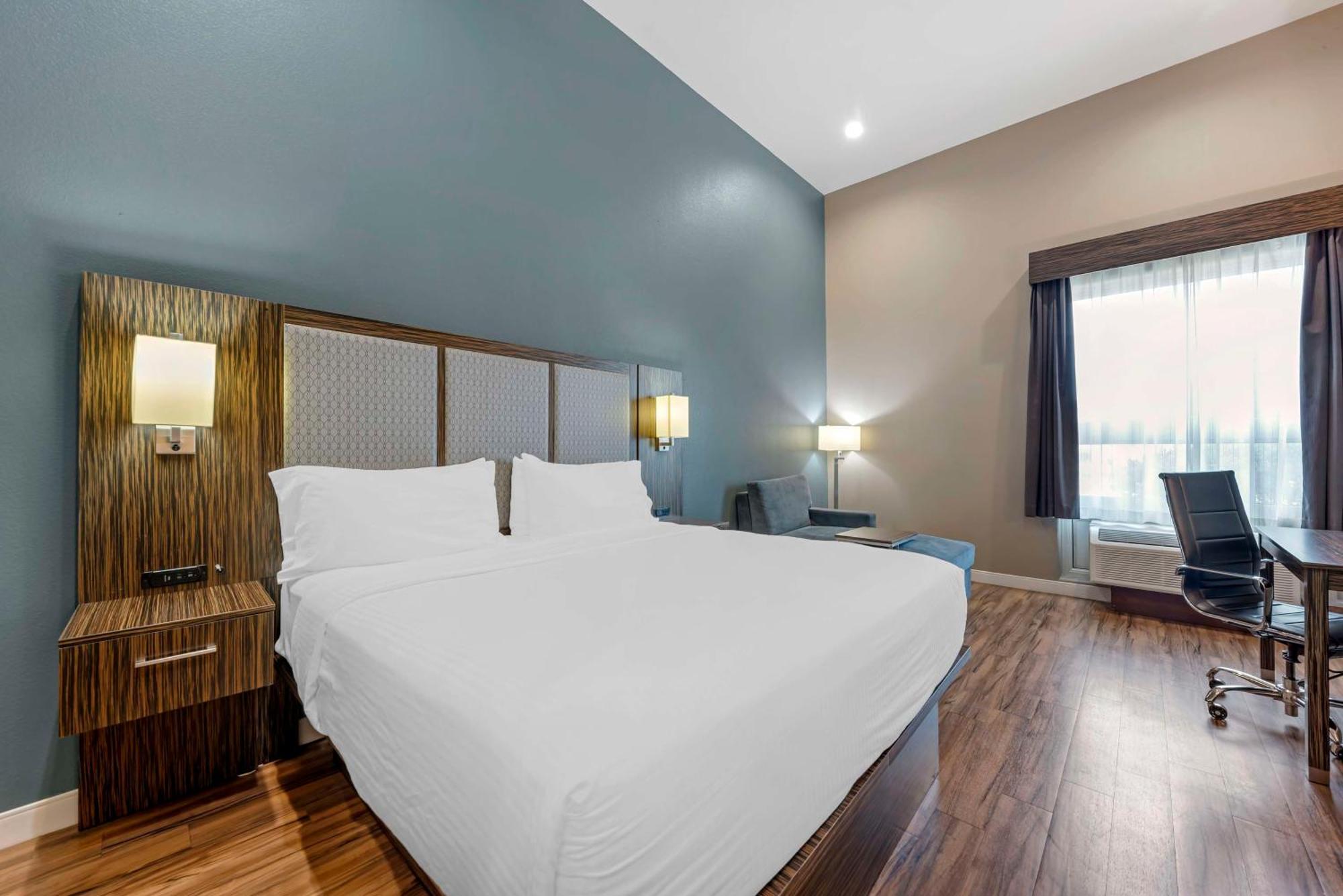 Best Western Plus Pflugerville Inn & Suites Exterior photo