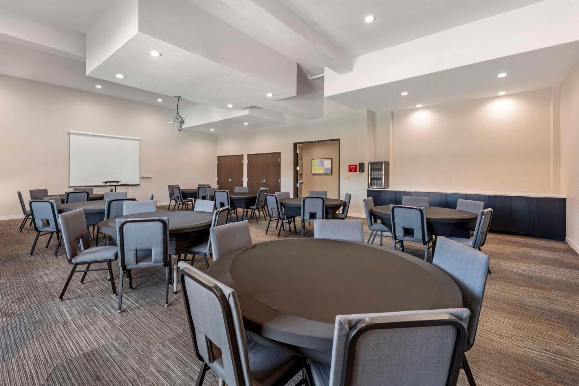 Best Western Plus Pflugerville Inn & Suites Exterior photo