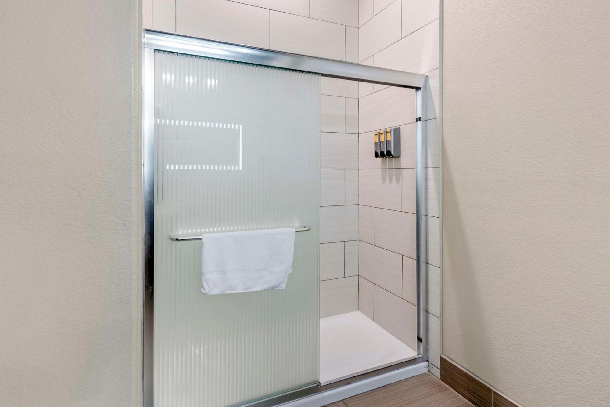 Best Western Plus Pflugerville Inn & Suites Exterior photo