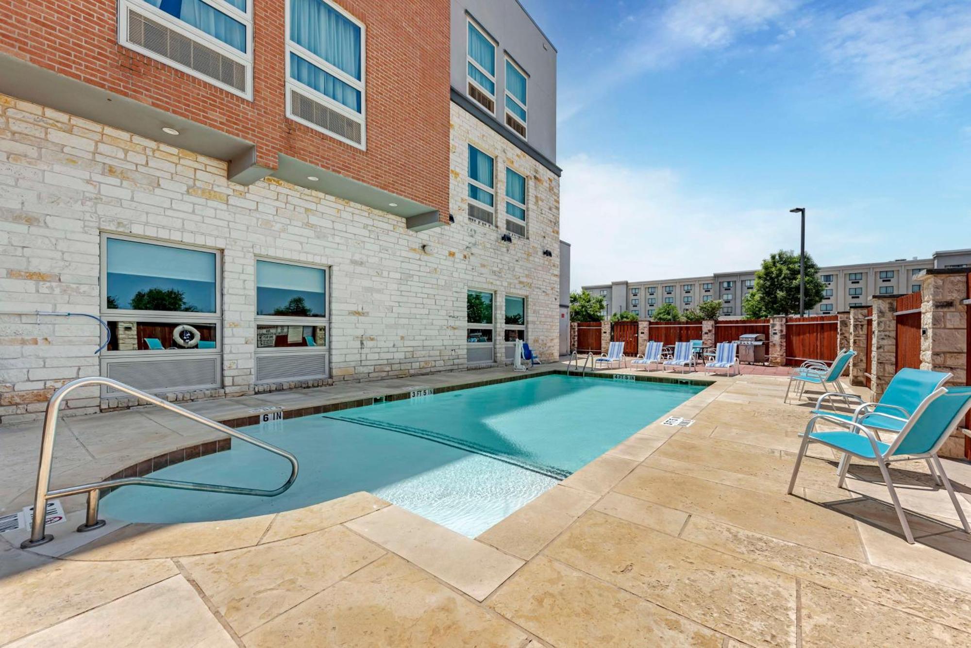 Best Western Plus Pflugerville Inn & Suites Exterior photo