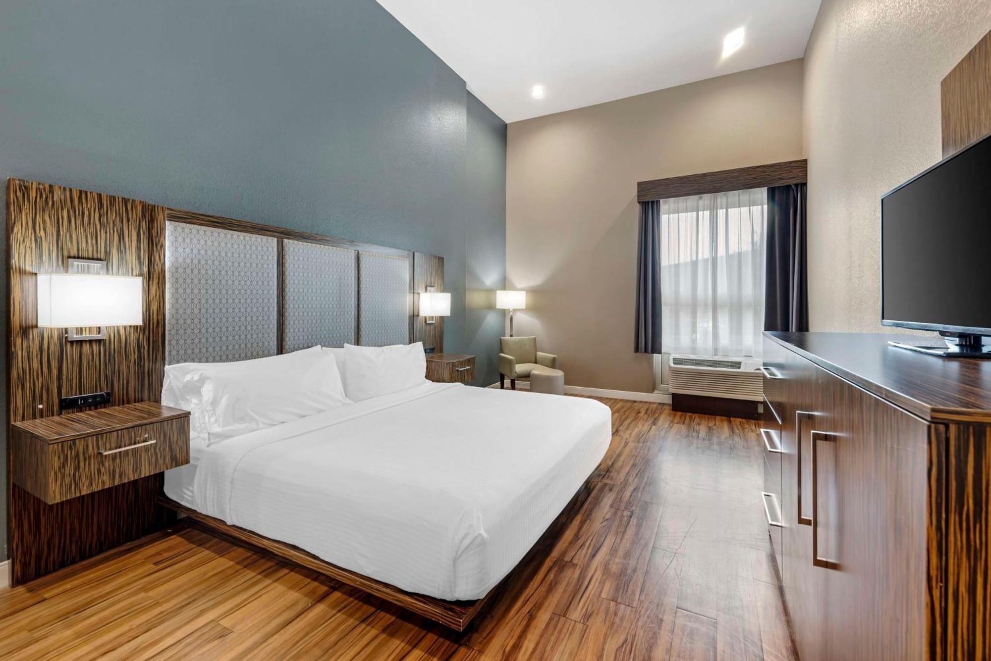 Best Western Plus Pflugerville Inn & Suites Exterior photo